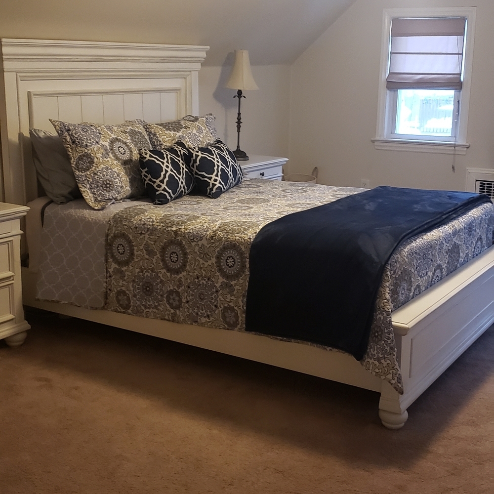 Beautiful Queen Size Textured Bed Quilt And Shams